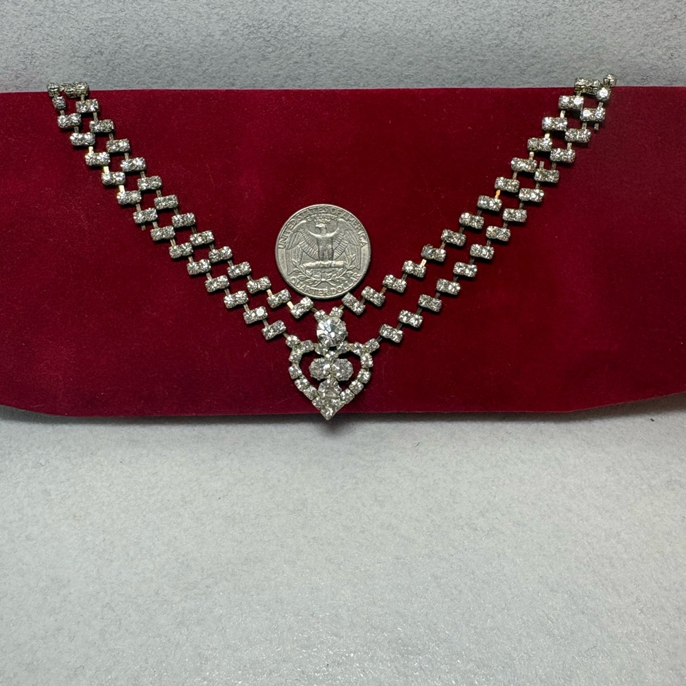 Vintage Sweater or Collar Clips with Double Chain - Picture 2 of 6